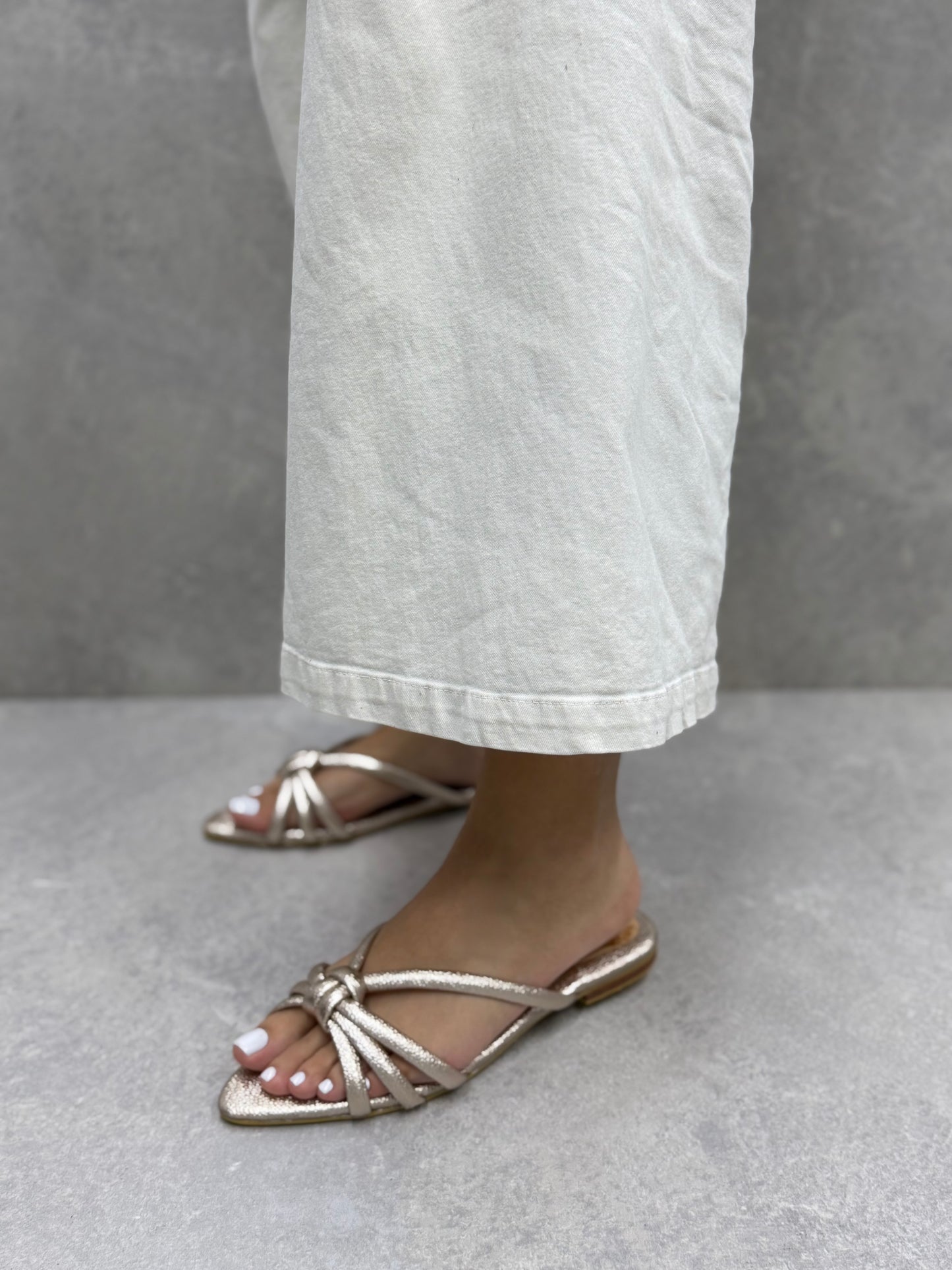 VERA FLAT